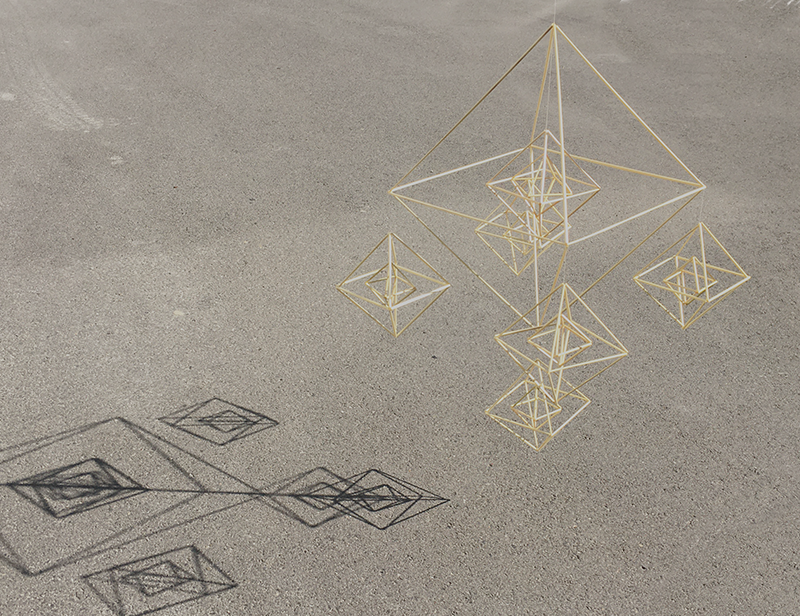 Geometrische Eleganz aus Stroh